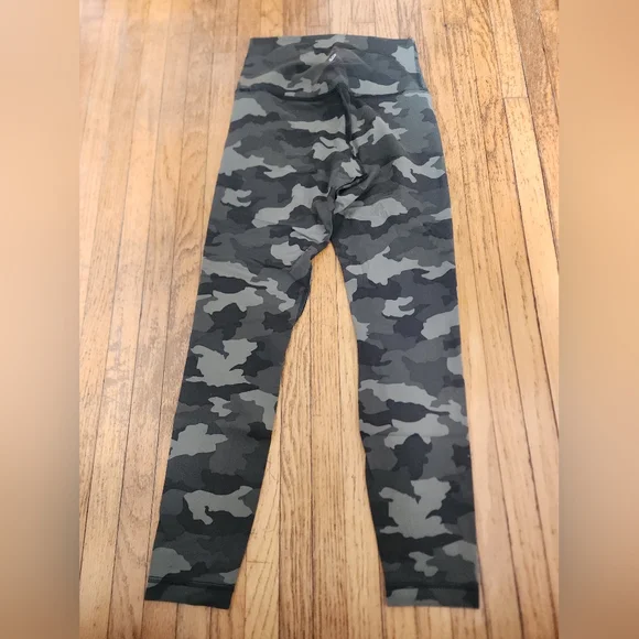 Lululemon Green Camo Align Leggings - Picture 2 of 3